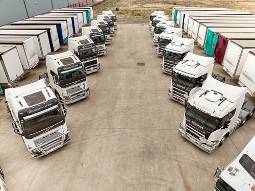 1_eem_logistic_trucks_auction_pickles_2311.jpg.jpeg