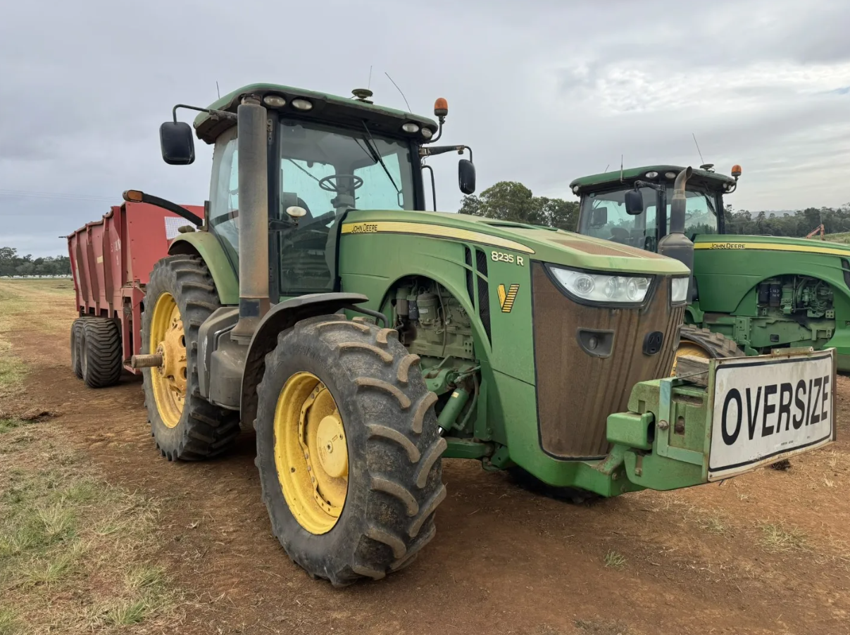2014 John Deere 8235R