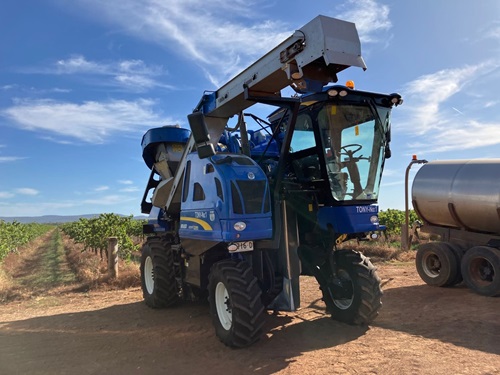 6_eem_harvesting_equipment_auction_pickles_2311.jpg.jpeg