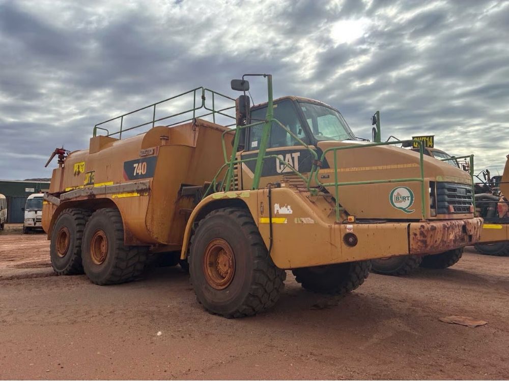 2011 Caterpillar 740