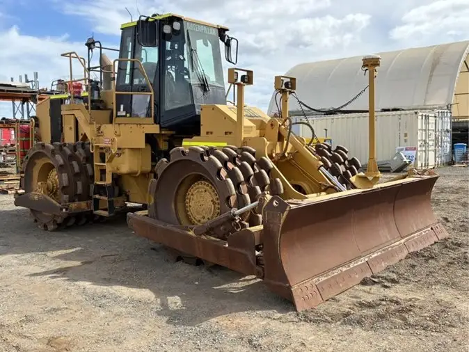 2004 Caterpillar 825G