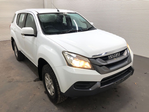 White Isuzu MU-X