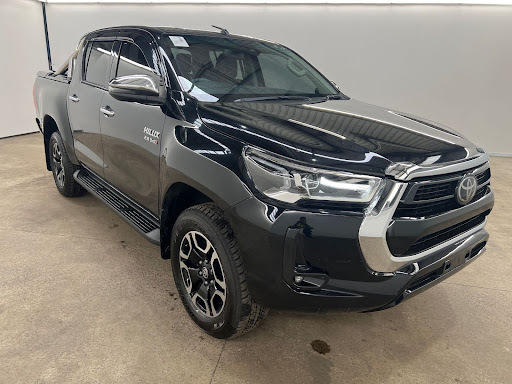 Black Toyota hilux