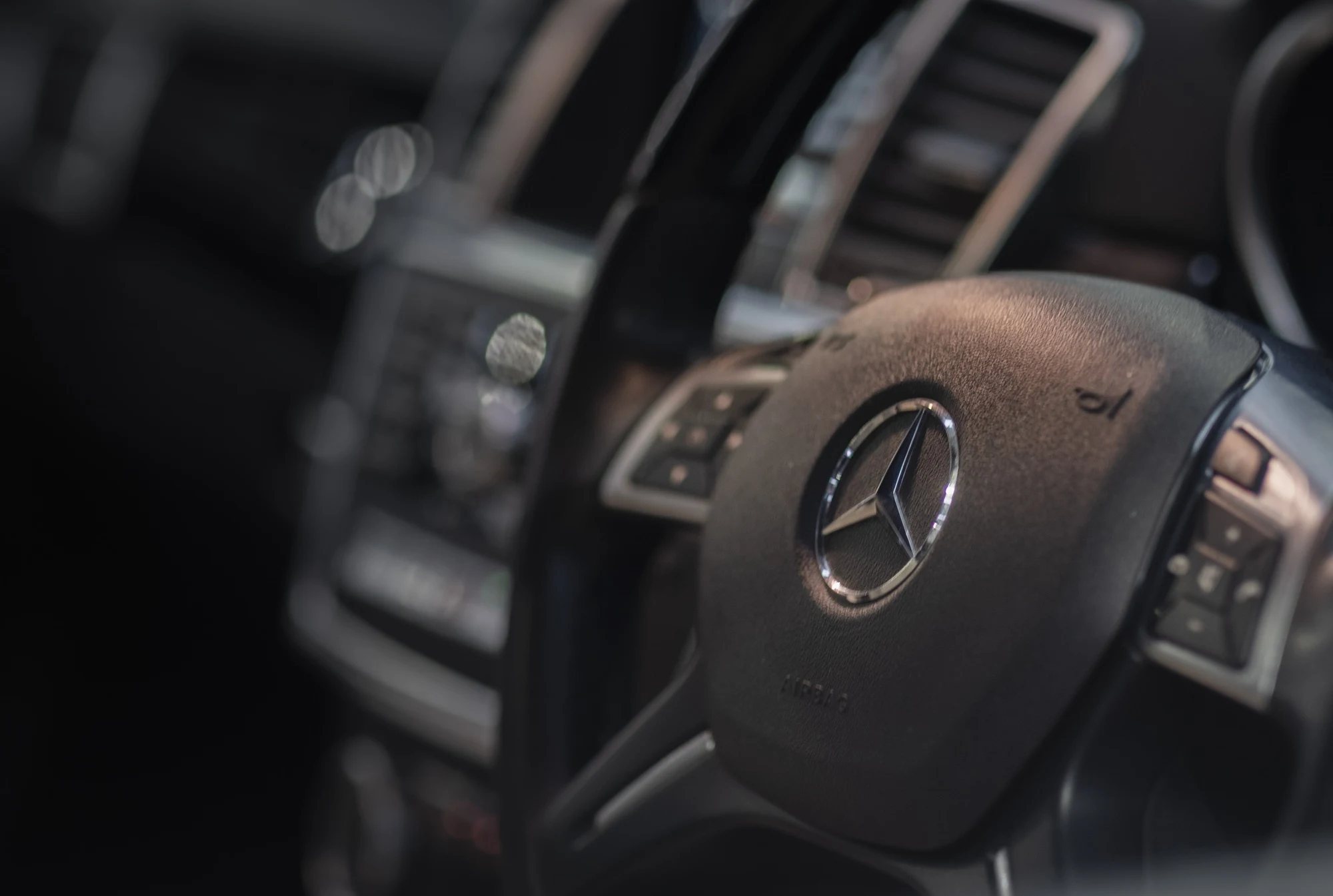 Subscribe to updates on luxury and prestige cars auctions