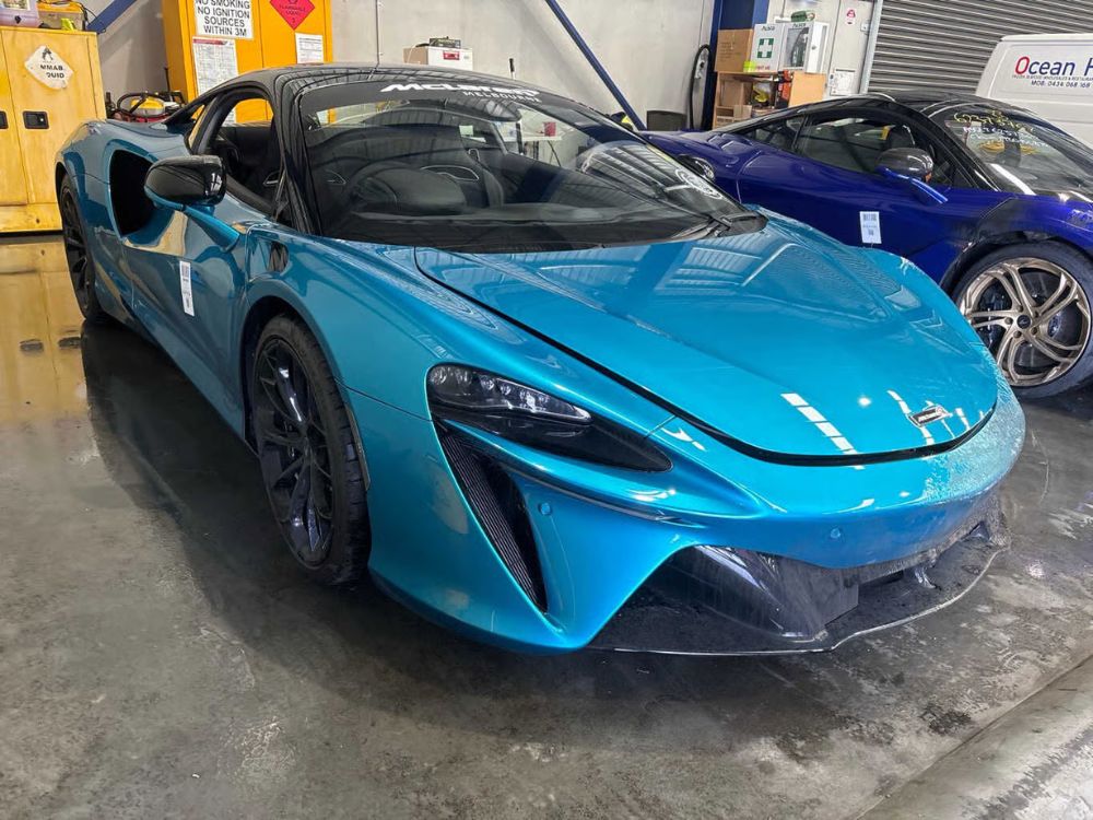 2025 McLaren Artura